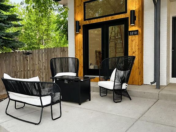 2nd image of 3210 Arbutus Street