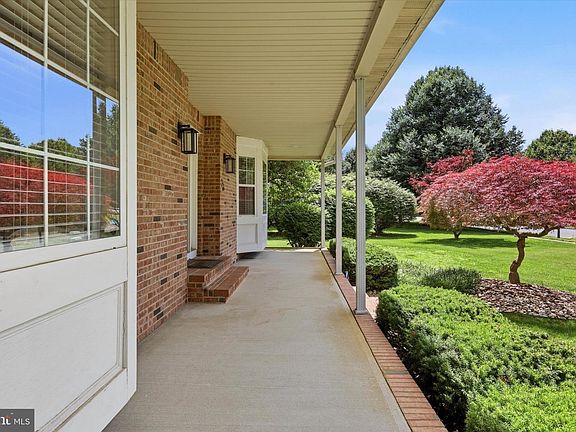 3rd image of 22 Cottage Place Dr