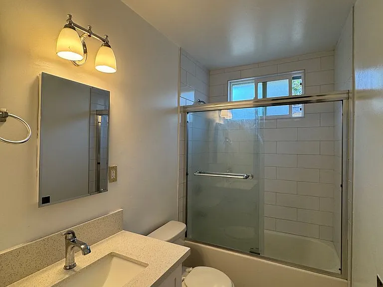 642 N. Hayworth Ave. — Photo 18