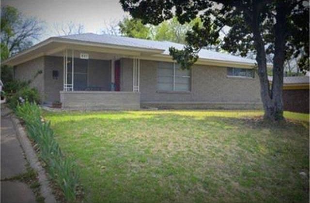 1st image of 805 Laroche St