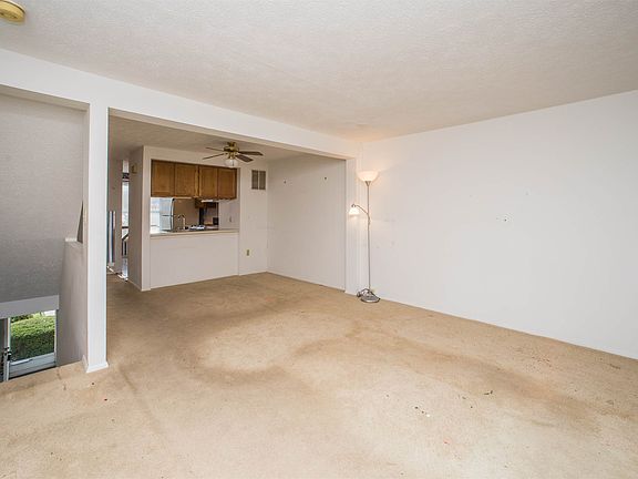 3rd image of 2209 Hawthorne Dr