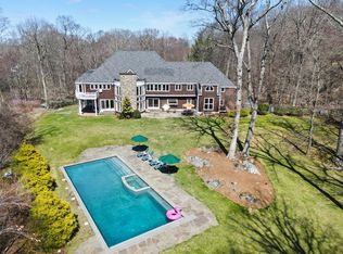 26 Hemlock Hls, Chappaqua, NY 10514