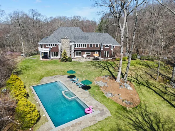 26 Hemlock Hills, Chappaqua, NY 10514