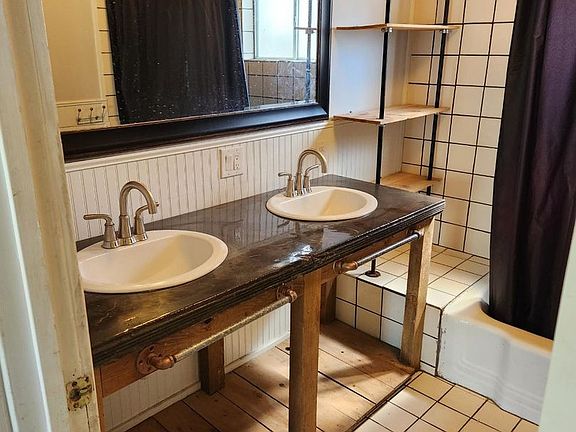 2nd image of 3433 Willow St #1