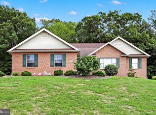 6927 Saint Annes Dr, Fayetteville, PA 17222