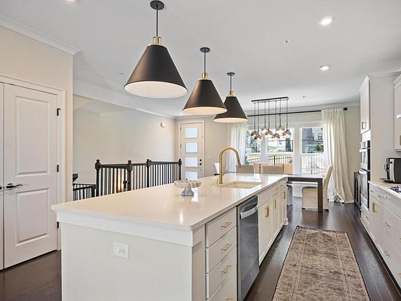 4th image of 1008 Burnside Ln NW