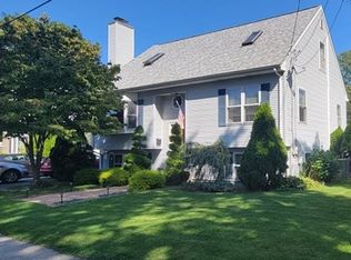 37 Bailey St, Rumford, RI 02916