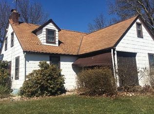 400 Chaucer Dr, Irwin, PA