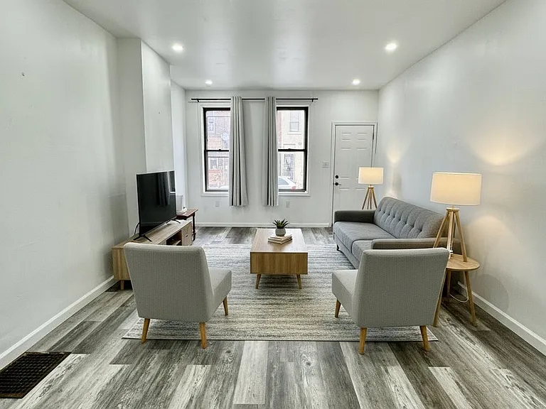 1828 E Orleans St — Photo 1