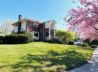 210 Birchwood Park Dr, Jericho, NY 11753