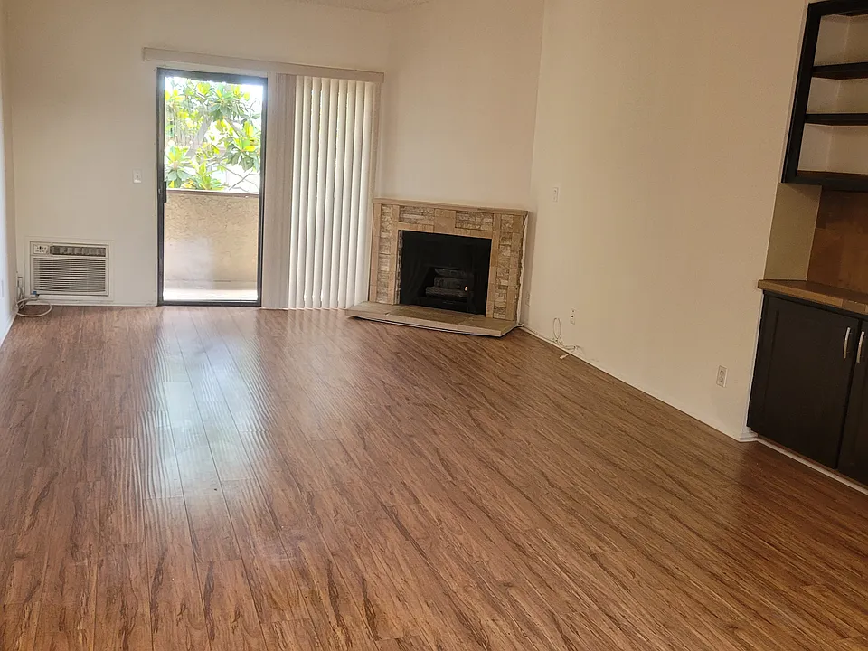 2251 S Bentley Ave #303