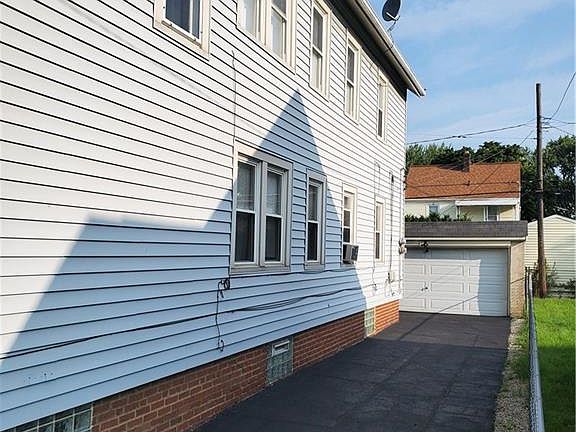 3rd image of 16304 Sedalia Ave