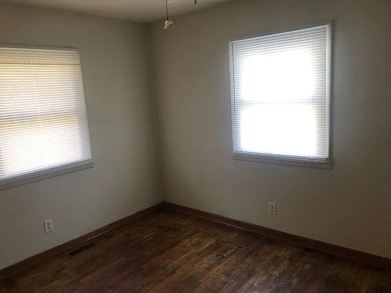 805 N Springer St — Photo 10