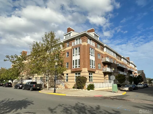 368 Rector St Unit 405, Perth Amboy, NJ 08861