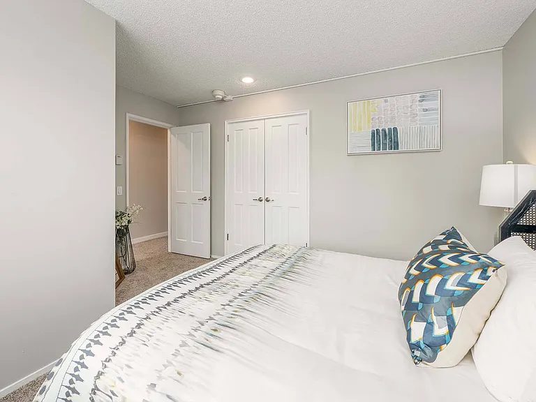 The Regent at Bellevue Way Apartments — Photo 8
