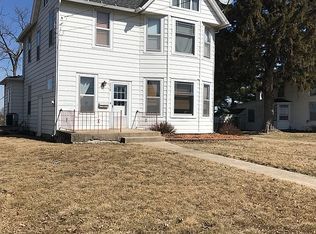 214 W Webster St, Apple River, IL 61001