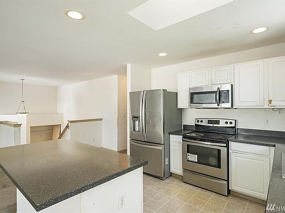 2nd image of 424 Coal Ave