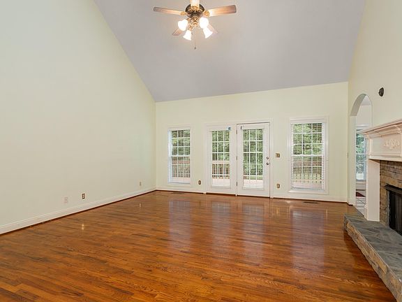 5th image of 40 Manor Pl