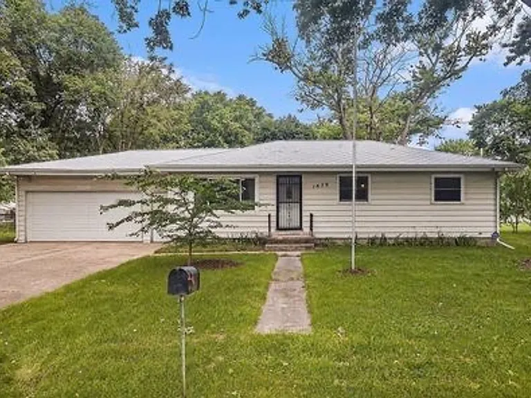 1679 Rosedale Ave — Photo 3