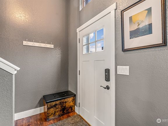 4th image of 1423 85th Drive NE