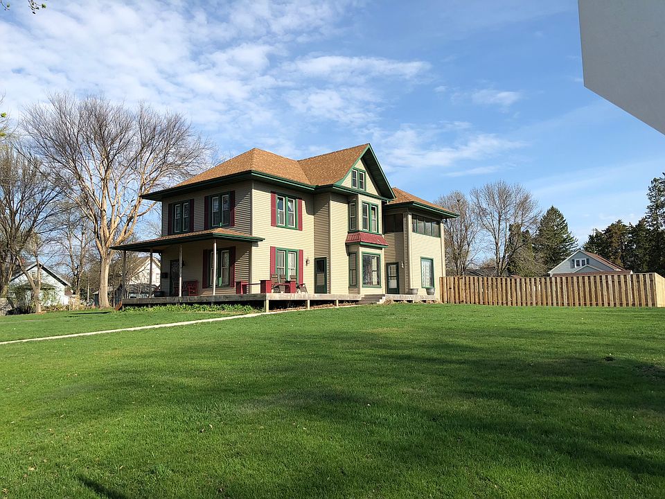 2nd image of 206 Main St W