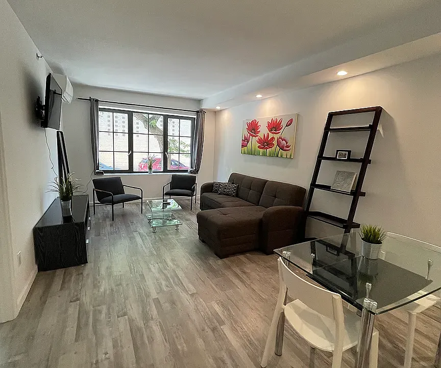 433 W 53rd St #1A