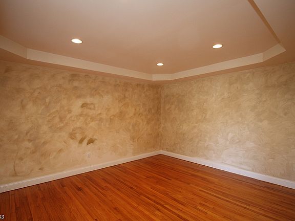 3rd image of 17 E Prescott Ave
