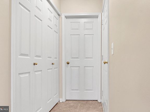 4th image of 23041 Fontwell Sq #906
