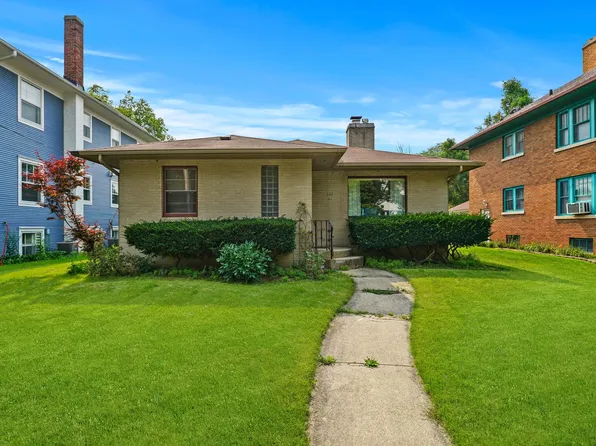 816 Brook St, Elgin, IL 60120