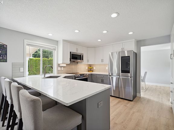 3rd image of 118 NE 158th Ave