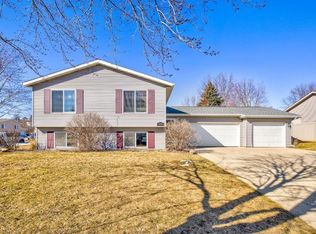 1340 Autumn Dr, Owatonna, MN 55060