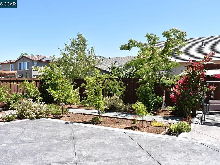 582 Mandevilla Dr — Photo 37