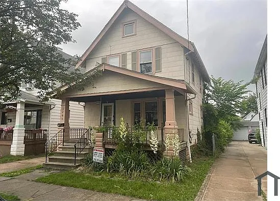 3206 Montclair Ave — Photo 1