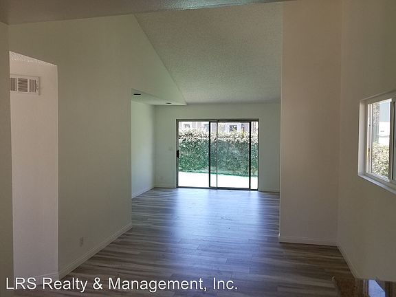 3rd image of 735 Loma Ave