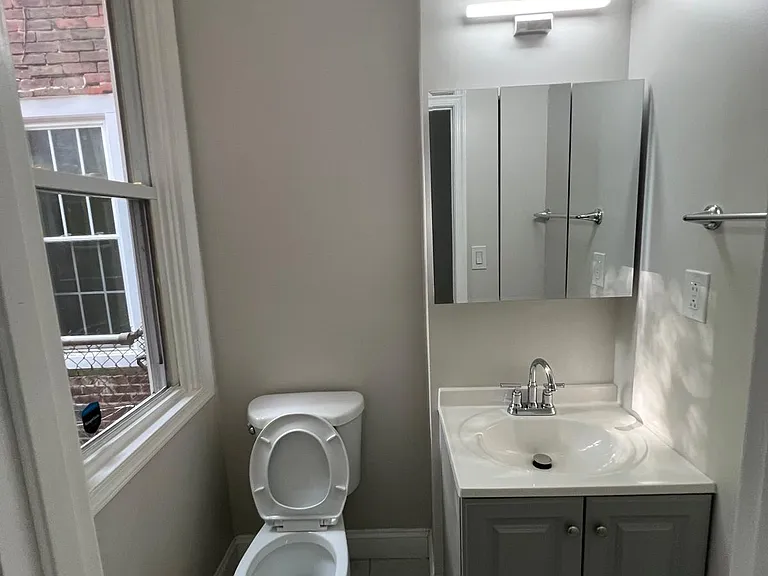 669 N Brooklyn St — Photo 16