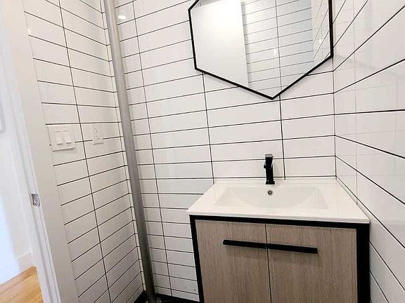 5th image of 1684 Clay Ave #21E