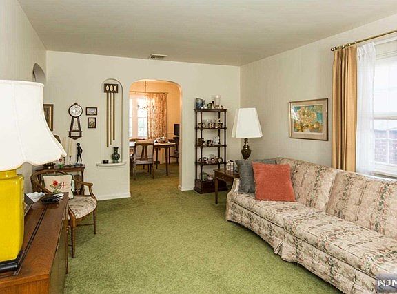 5th image of 301 Luhmann Dr