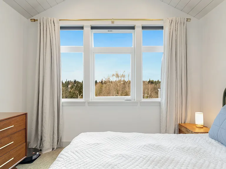 5030 Sand Point Pl NE — Photo 17