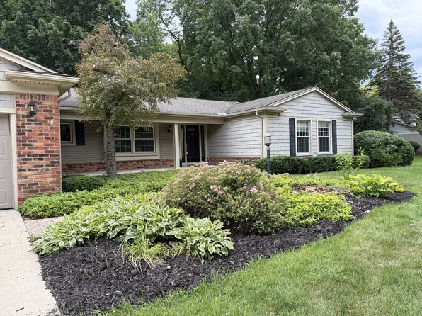 30882 Oak Valley Dr, Farmington Hills, MI 48331