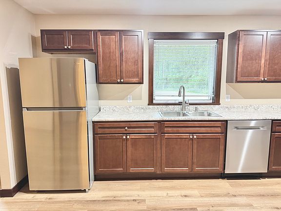 3rd image of 620 7th Ave W #1