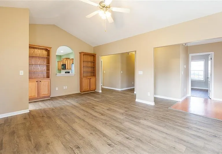 300 McKendree Ct — Photo 6