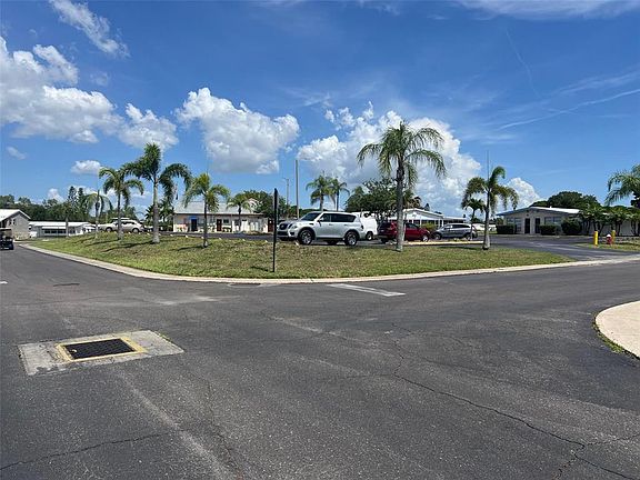 4th image of 12 Thatch Palm St W