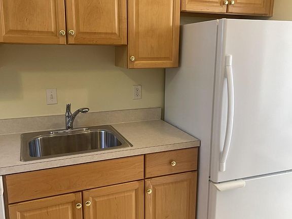 5th image of 654 Azalea Dr