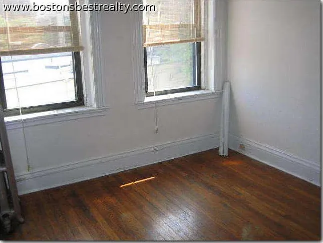 31 Saint Lukes Rd #9 — Photo 2