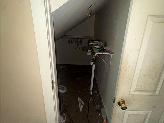 4th image of 16595 Ward St