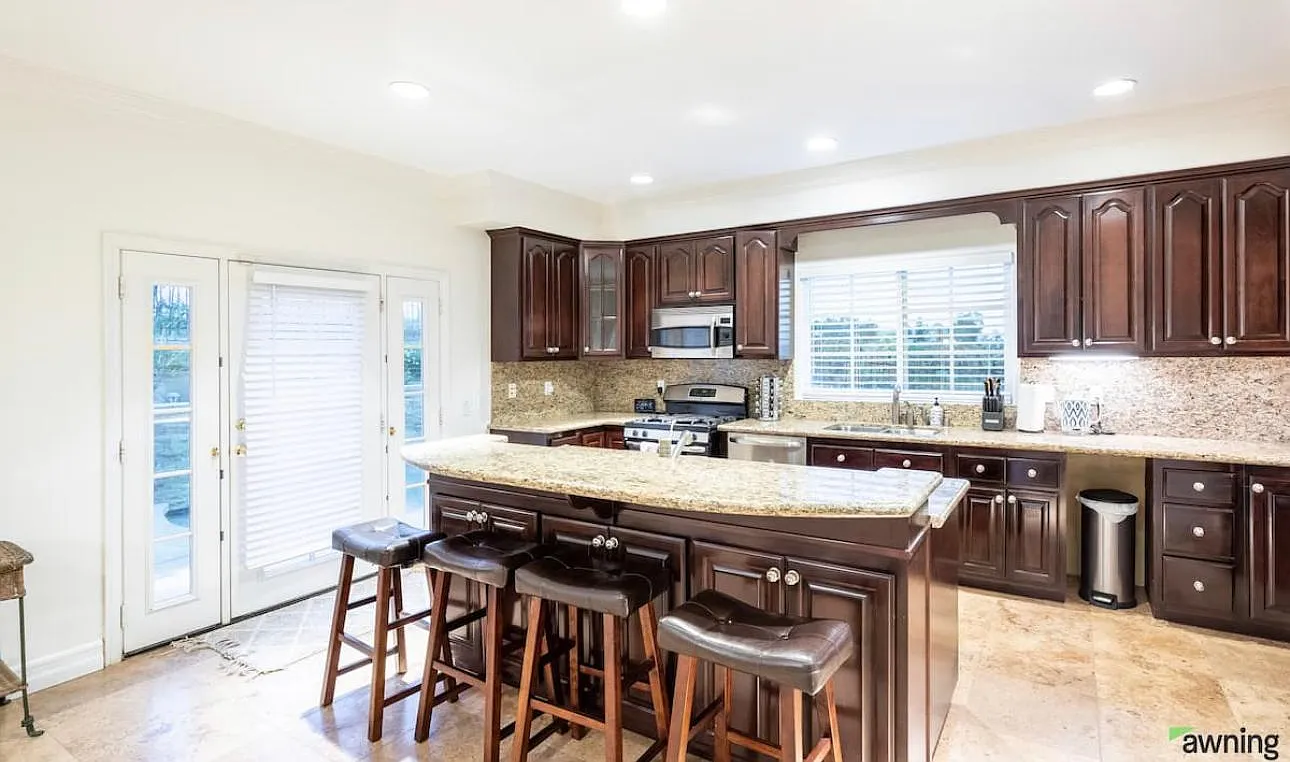 5 bed, 3115 sqft, $5,000 — Photo 4