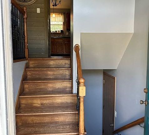 3rd image of 123 Crystal Meadow Dr