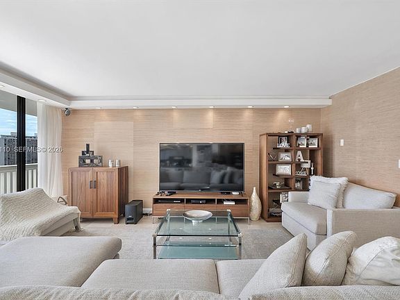 5th image of 1000 Island Blvd #2307