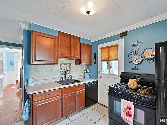 4th image of 79 Forest Rd