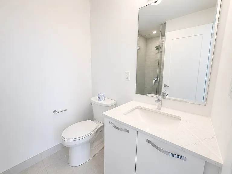 75 James St S #2001 — Photo 14